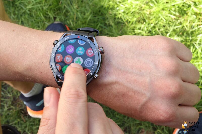 Man sieht die Apps auf der Huawei Watch Ultimate.